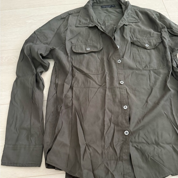3/$10 Topshop Dark Green Button Down Long Sleeve - Picture 2 of 6